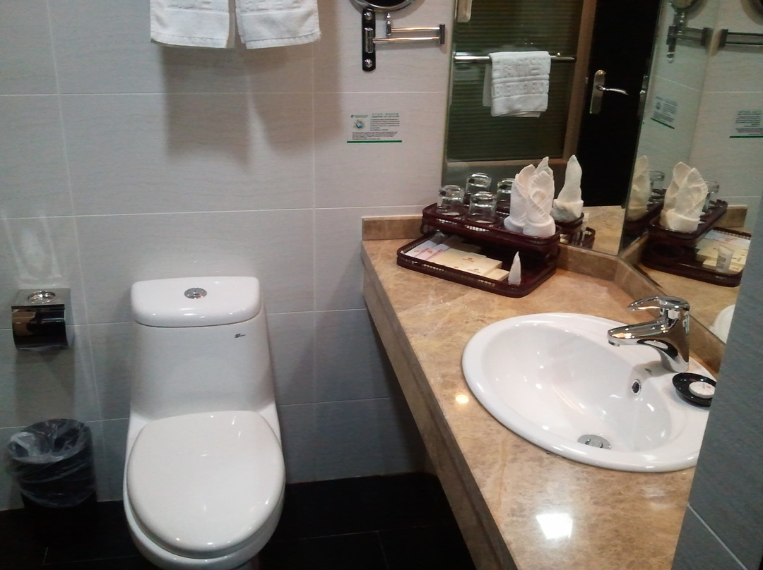 尚诚名流假日酒店主图