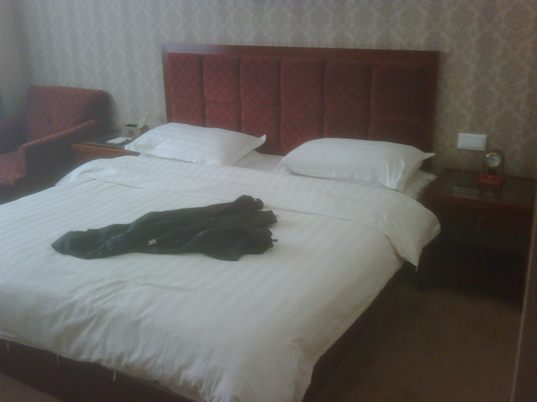 亿嘉名仕假日酒店主图