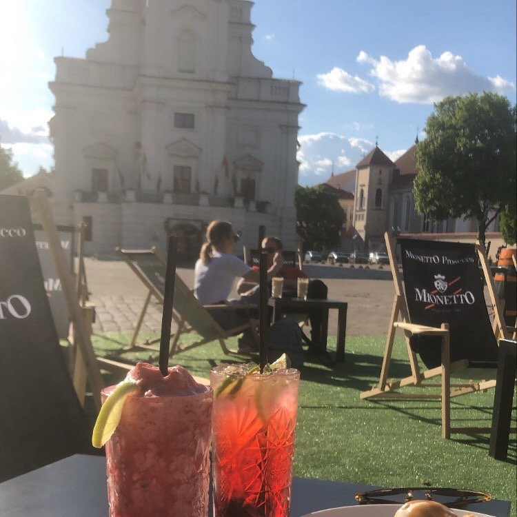 Salonas Restobar