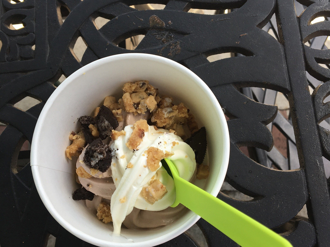 Moozy's Ice Cream & Yogurt Emporium