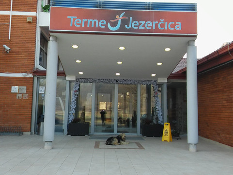 Mobile Homes Terme Jezercica 移动家居特尔梅耶泽尔西卡主图