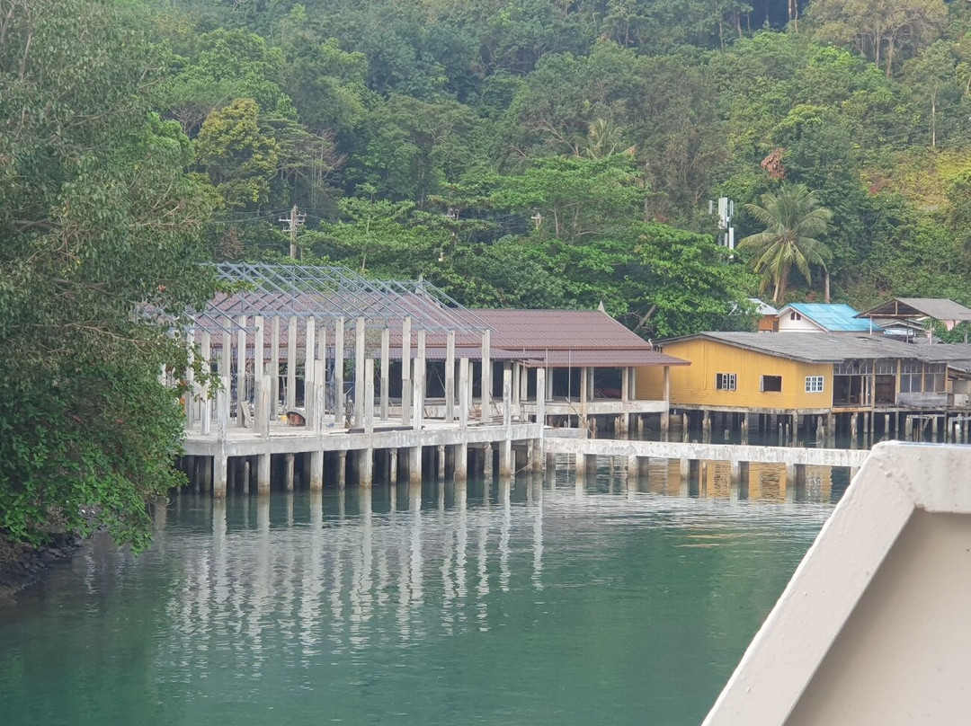 Ao Thammachat Pier-廉愚必去景点