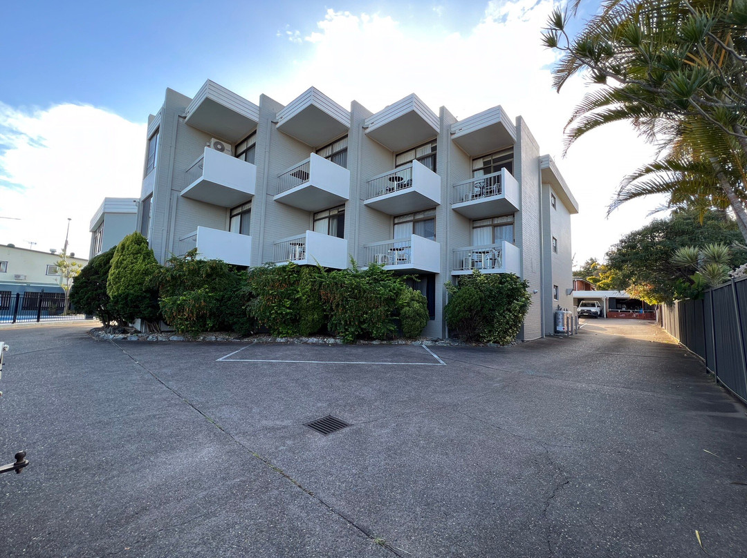 东港汽车酒店主图