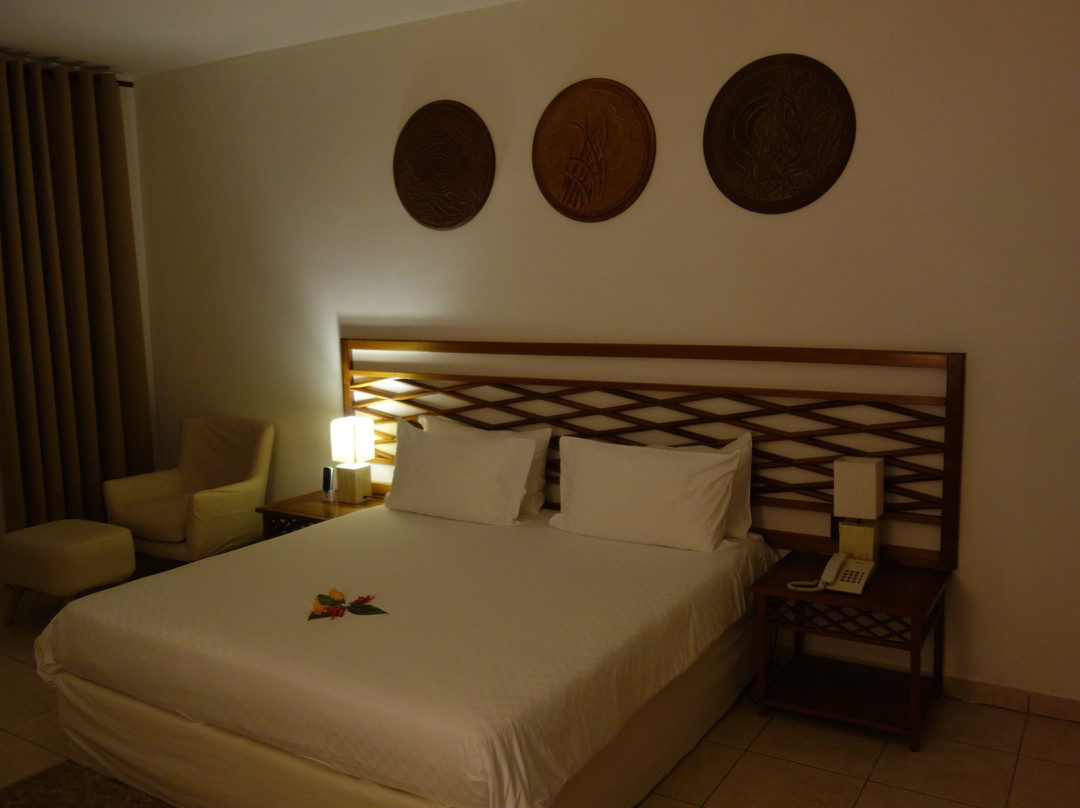 皇家海滩酒店主图