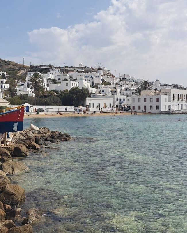 Eleni's Village Suites主图