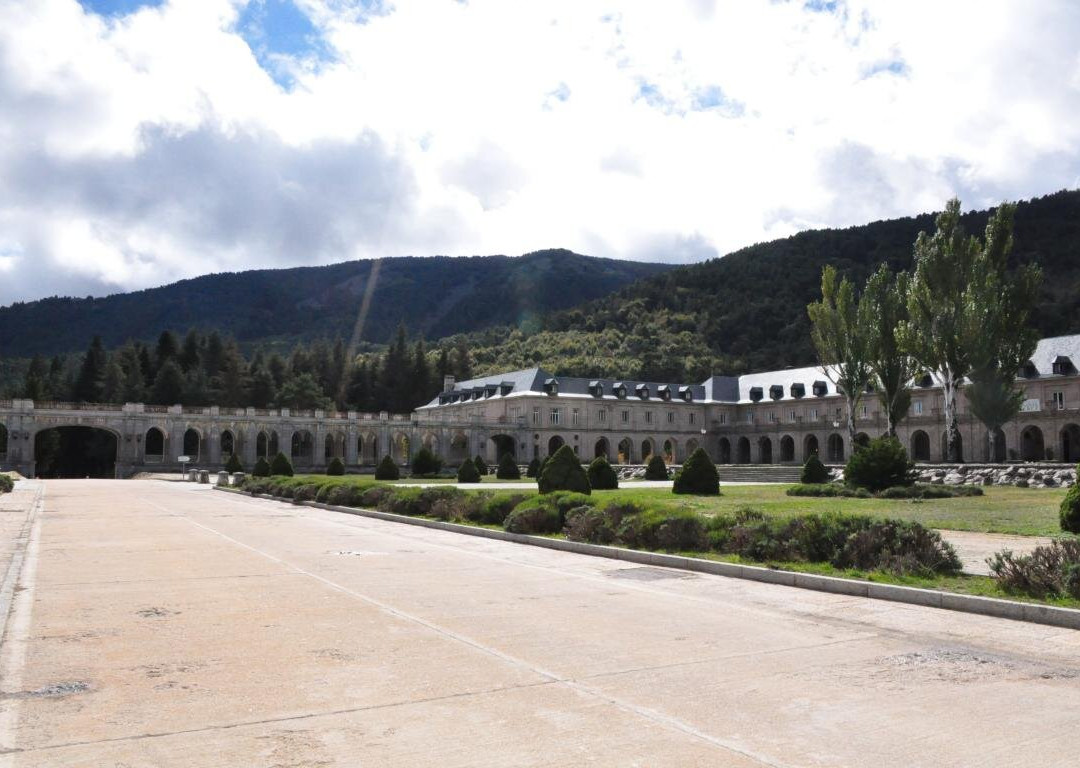 Iglesia Abacial de la Santa CruZ