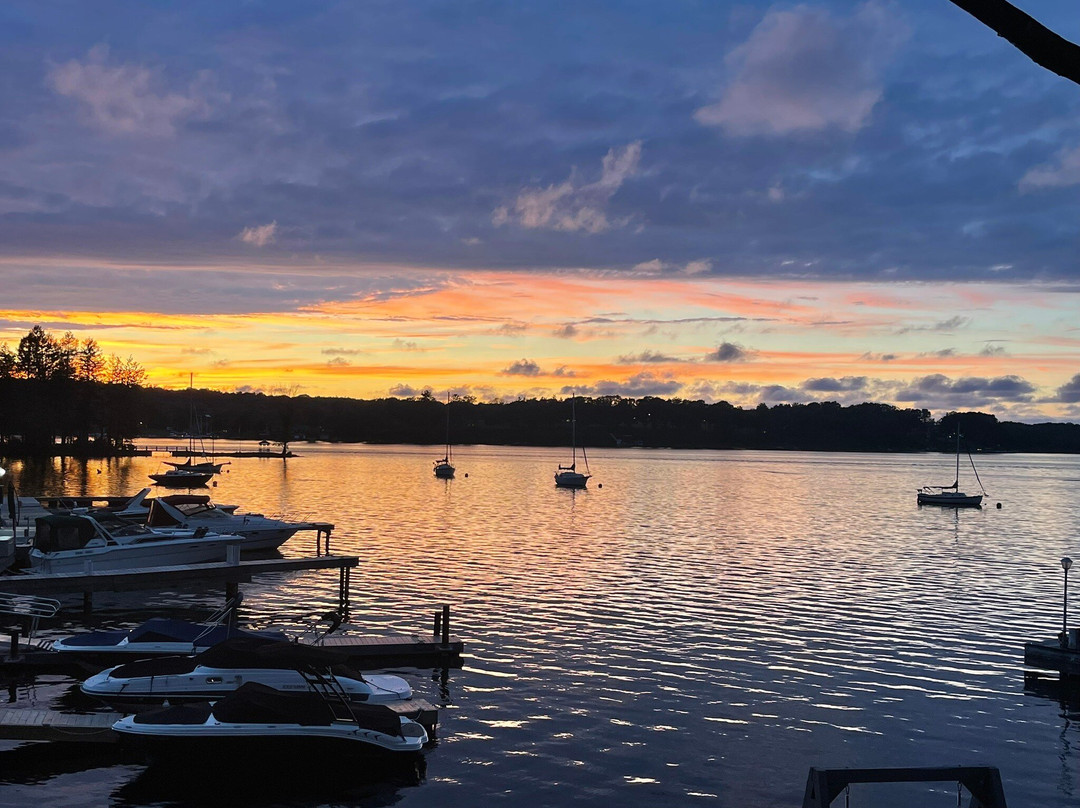 Pleasant Beach Hotel主图