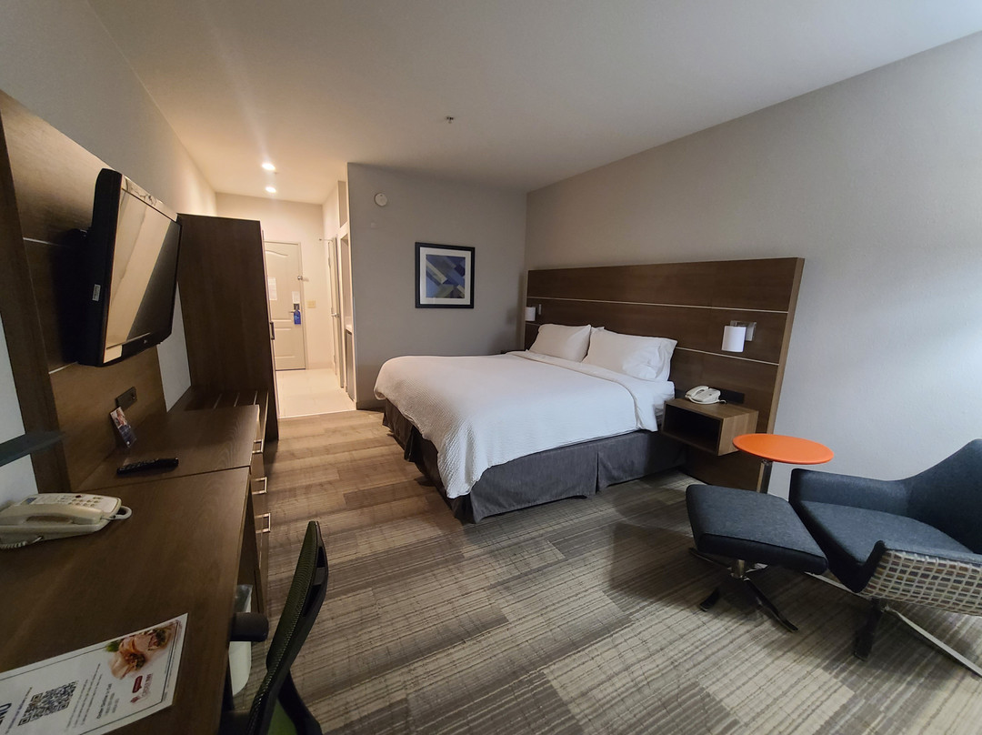 Holiday Inn Express & Suites Corona By IHG主图
