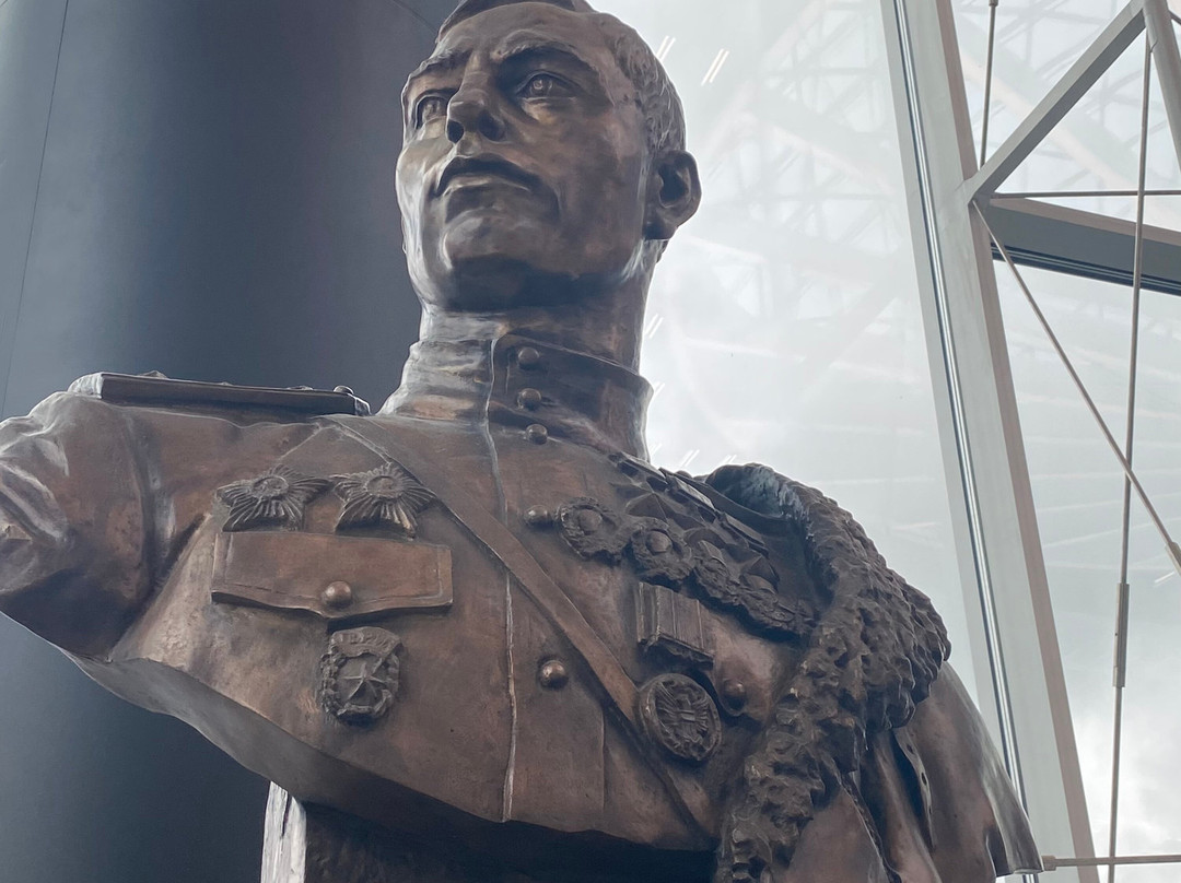 A. I. Pokryshkinu Bust-Ob必去景点