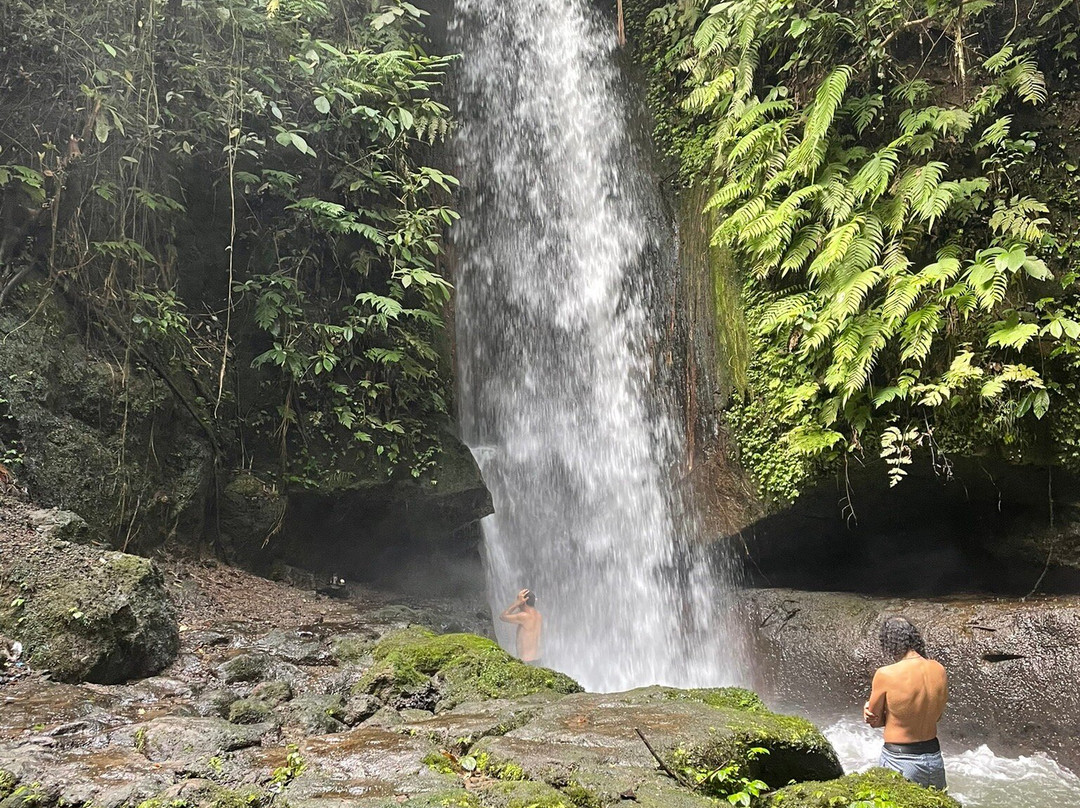 Manuaba Waterfall景点图片