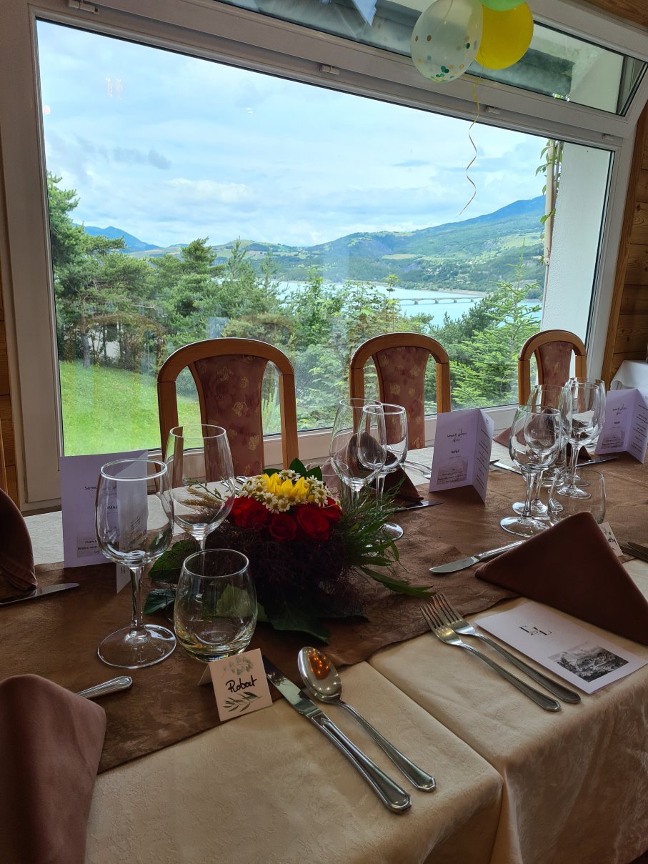 Logis Hôtel Eden Lac-餐饮