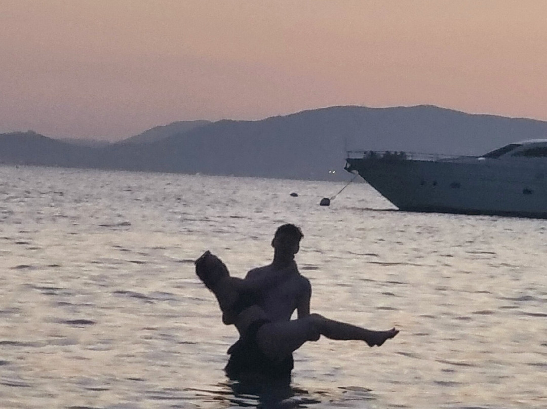 Playa Cala Blava-Cala Blava必去景点