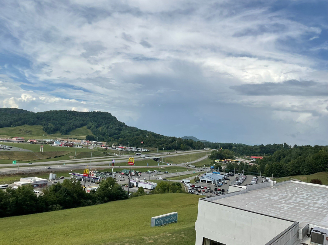 Days Inn & Suites by Wyndham Sutton Flatwoods主图