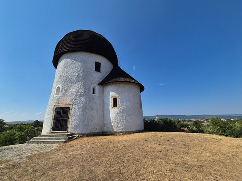 Oskui kerektemplom-Osku必去景点