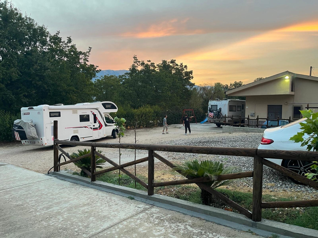 Area Sosta Camper La Tana Del Lupo