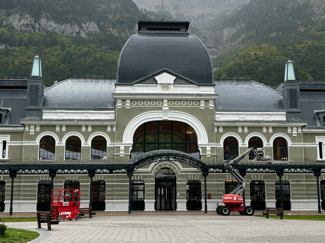 Canfranc Estación, A Royal Hideaway Hotel主图