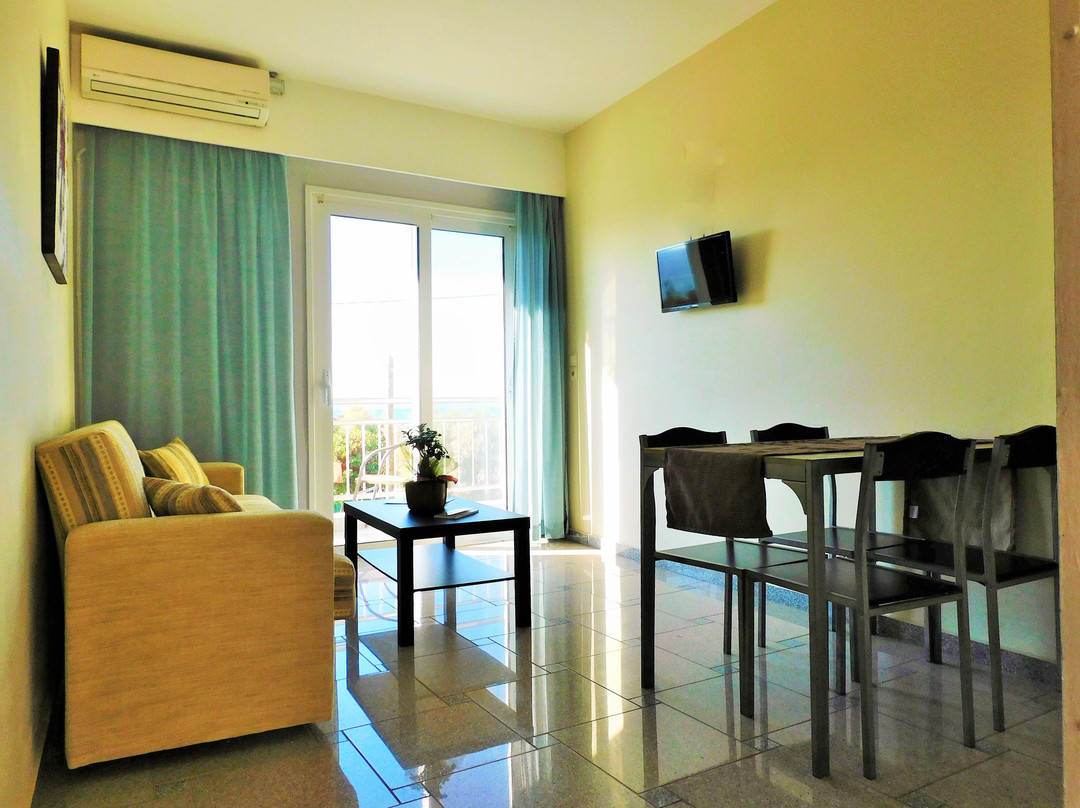 Arisvi All Seasons Hotel主图