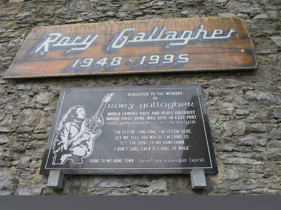 Rory Gallagher Statue-Ballyshannon必去景点