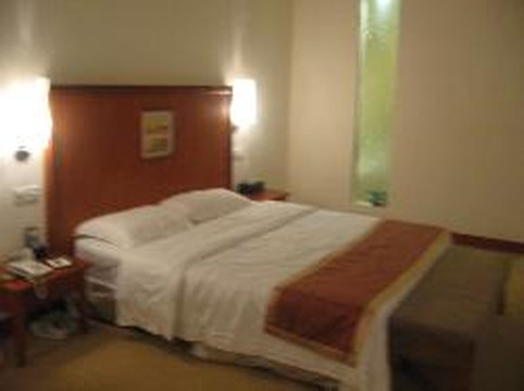 高明富湾湖酒店主图