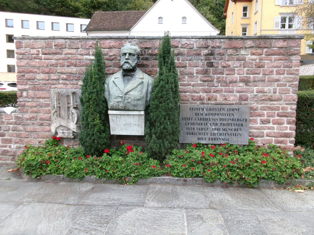 Rheinberger monument景点图片