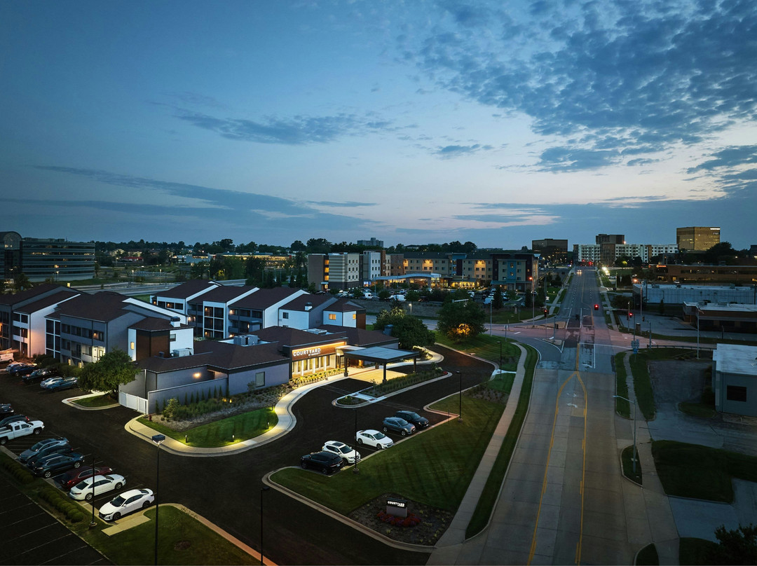 Courtyard by Marriott St. Louis Westport Plaza主图
