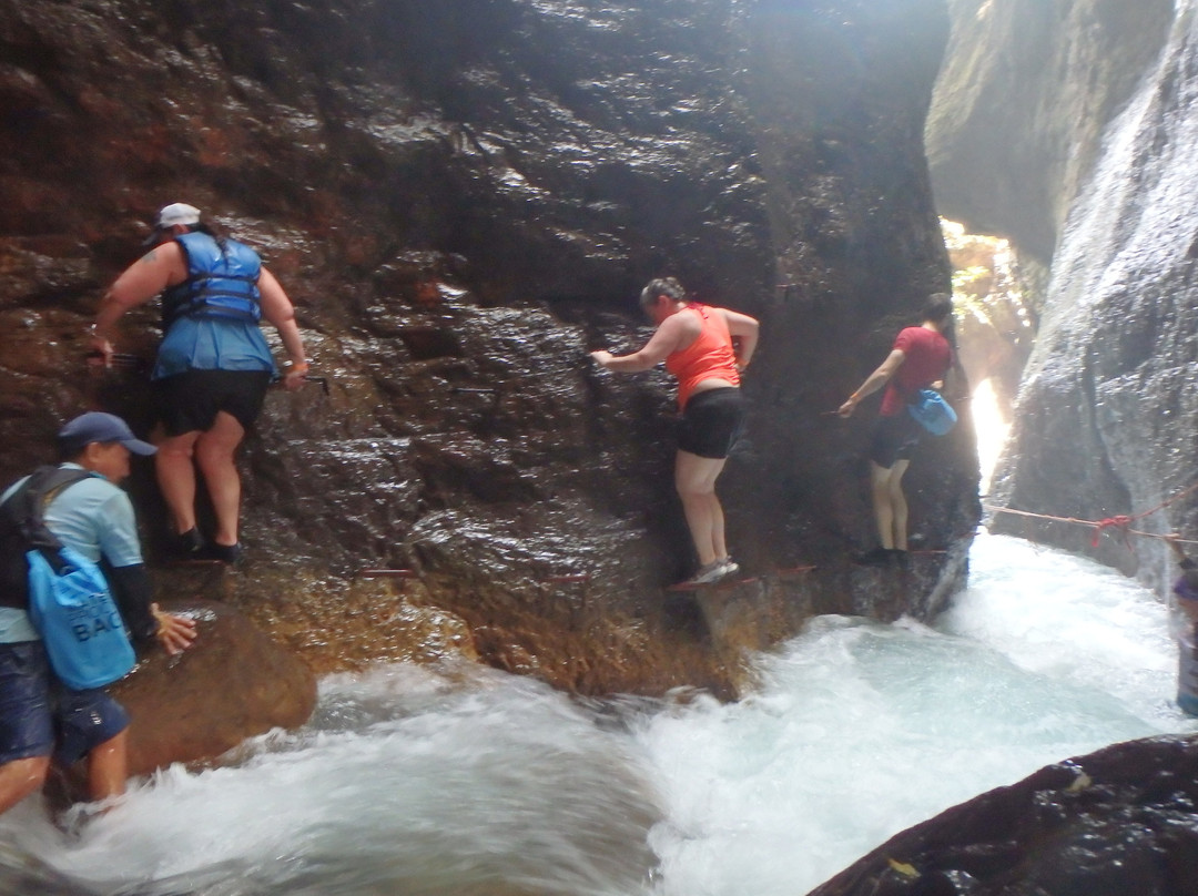 La Leona Waterfall Finca Curubanda景点图片