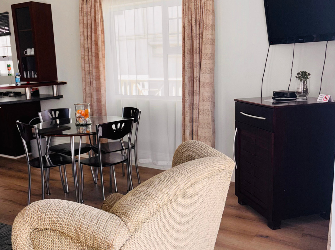 Sir Roy's At The Sea主图