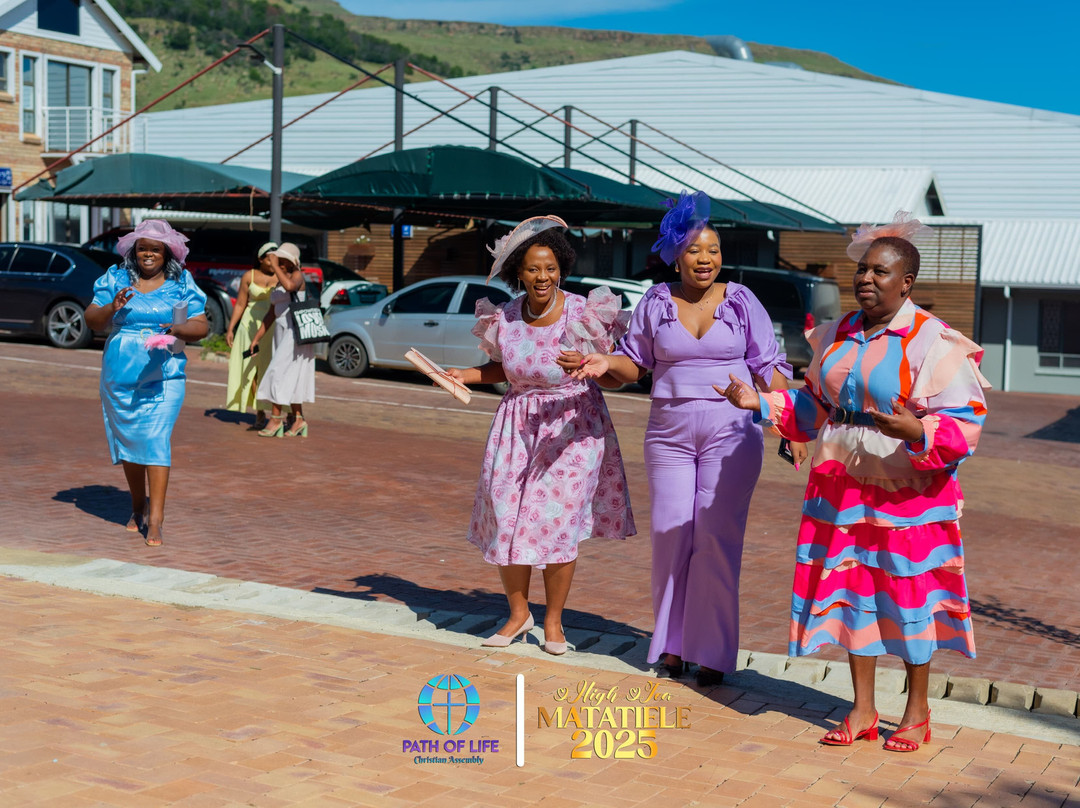 The Royal Courtyard主图