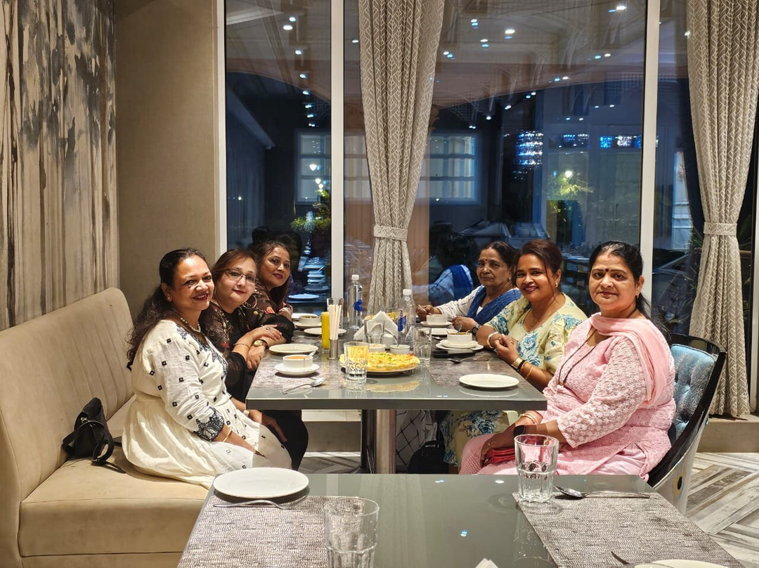 Seven Eleven Hotels & Club主图