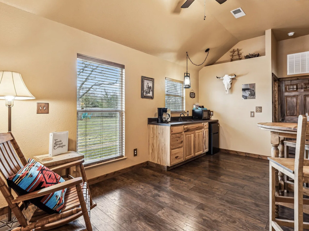 Travis Street Cottages主图