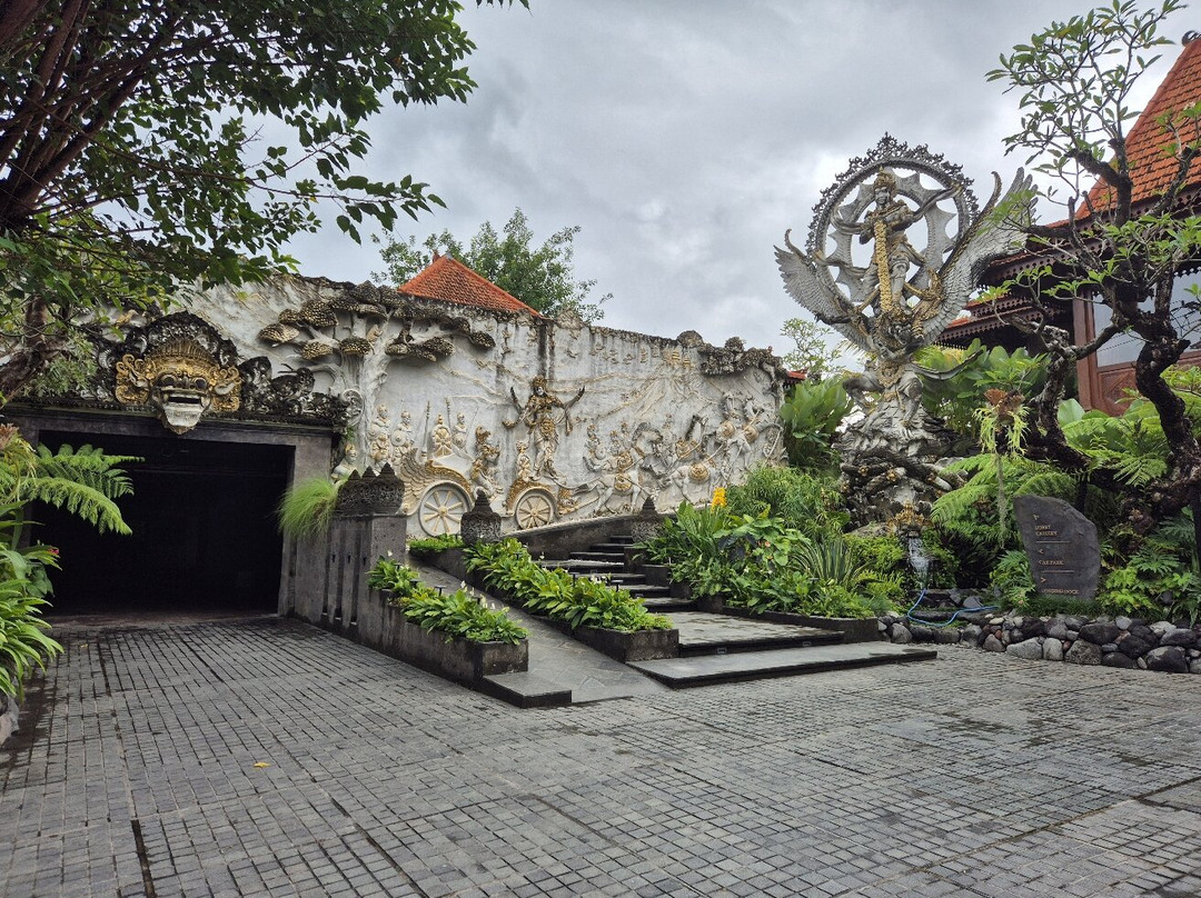 Anumana De Suite主图