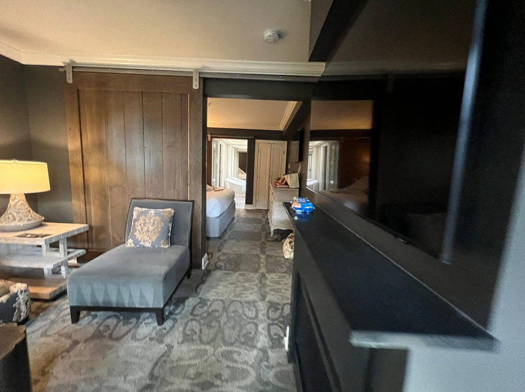 巴拉德酒店主图