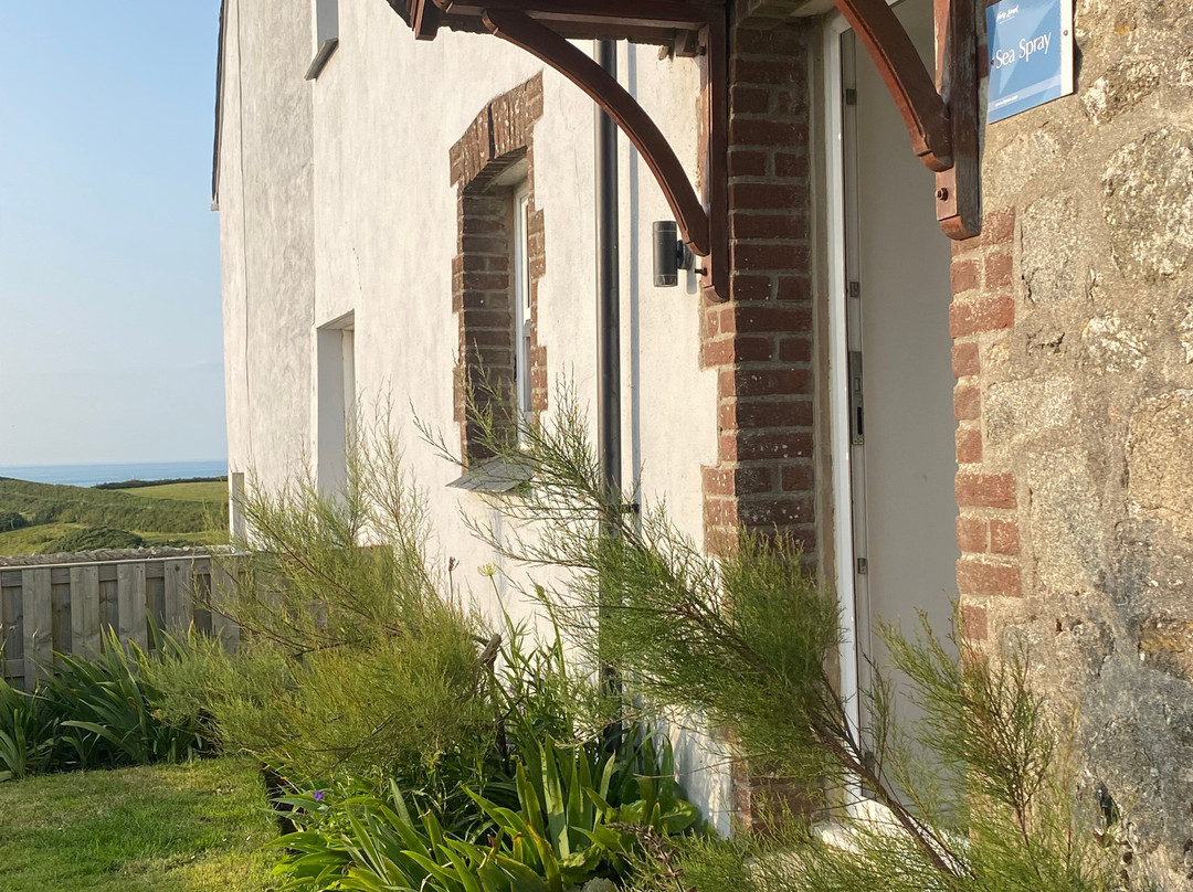 The White House Hotel主图