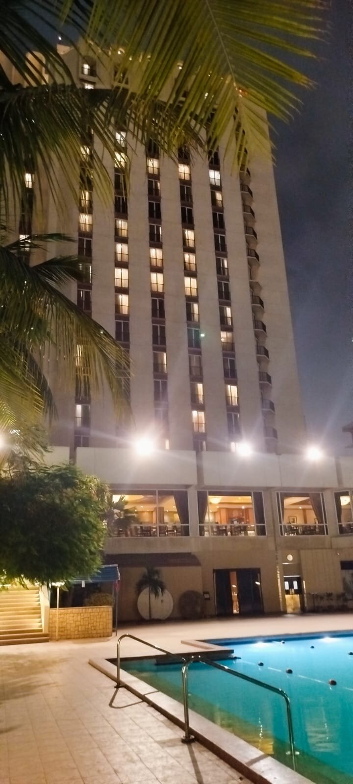 Avari Towers Karachi-泳池