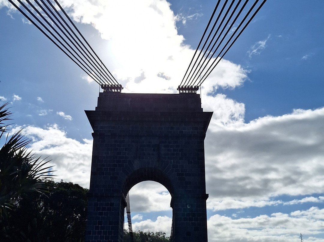 Pont Suspendu de la Rivière de l'Est-圣罗斯必去景点