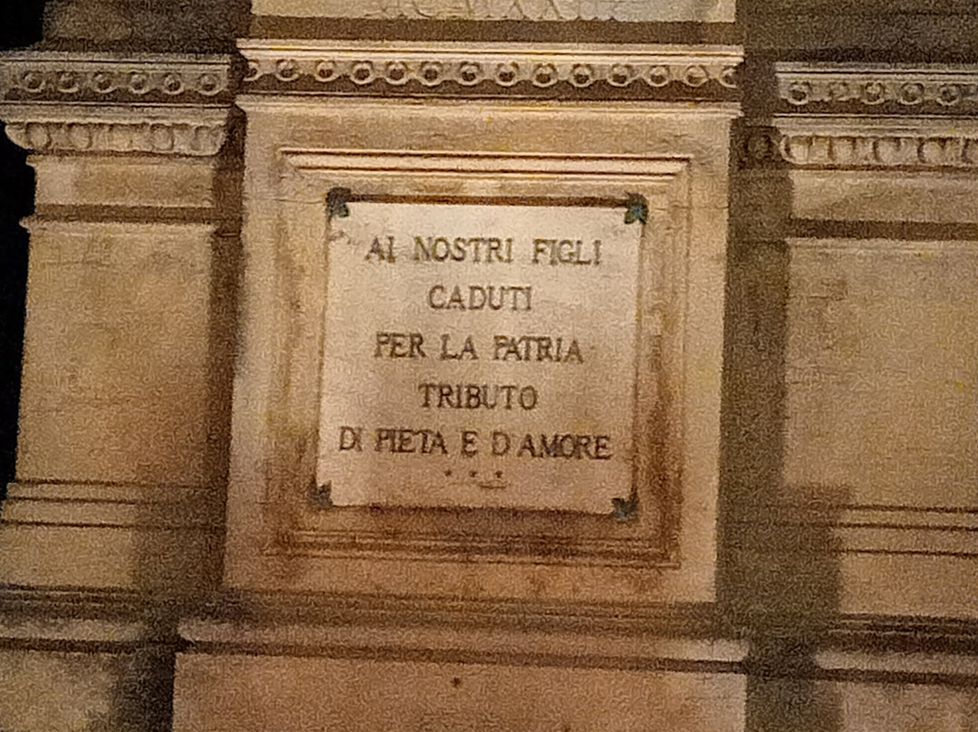 Monumento Ai Caduti-佩斯卡亚堡必去景点