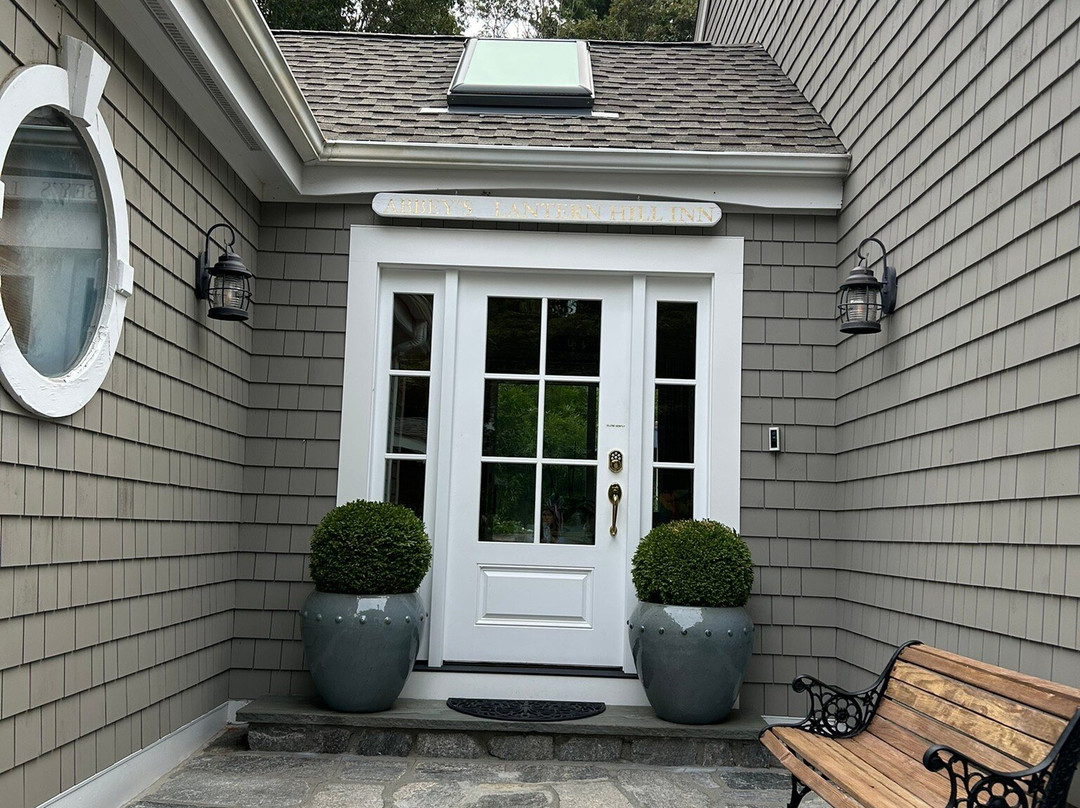 Abbey's Lantern Hill Inn主图