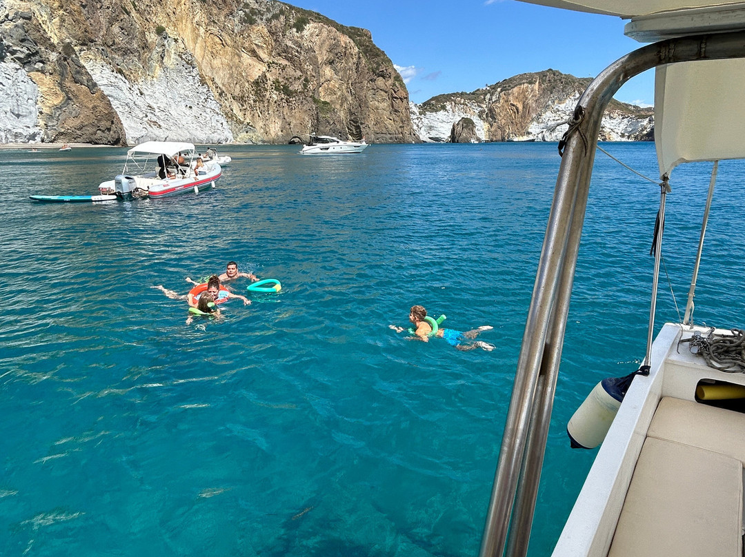 Noleggio Barche Arcobaleno-Parmarola Island必去景点