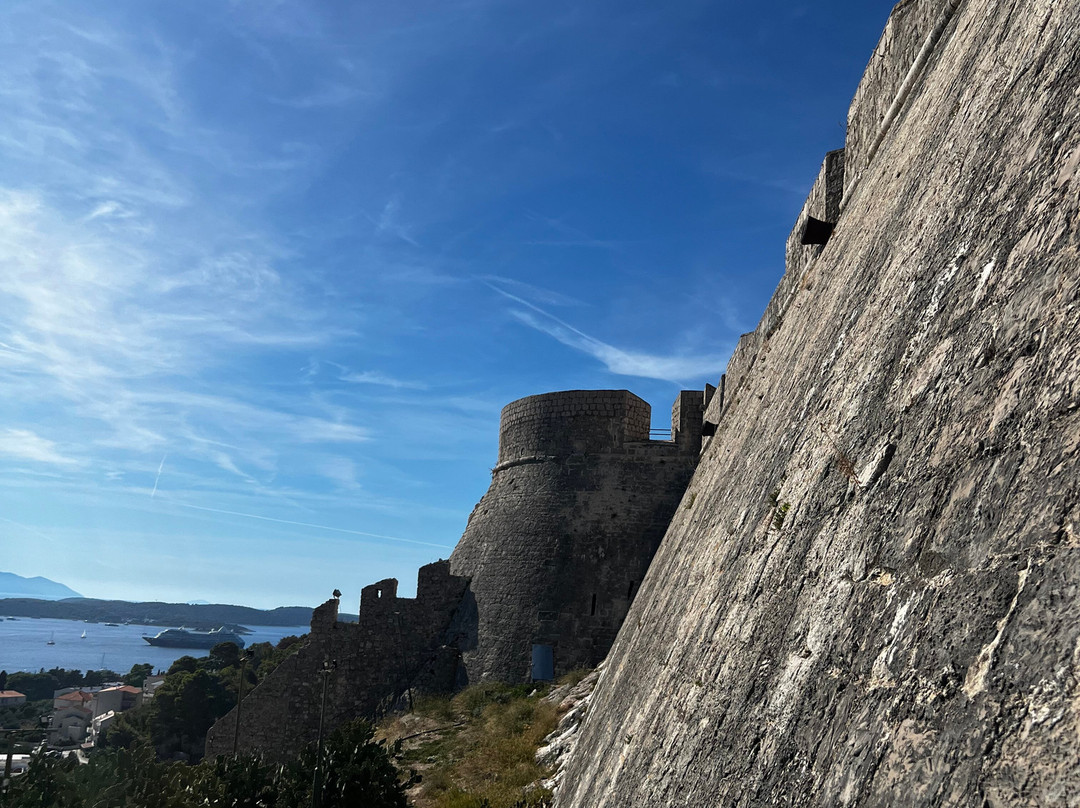 Providenca Charter and Travel-特罗吉尔必去景点