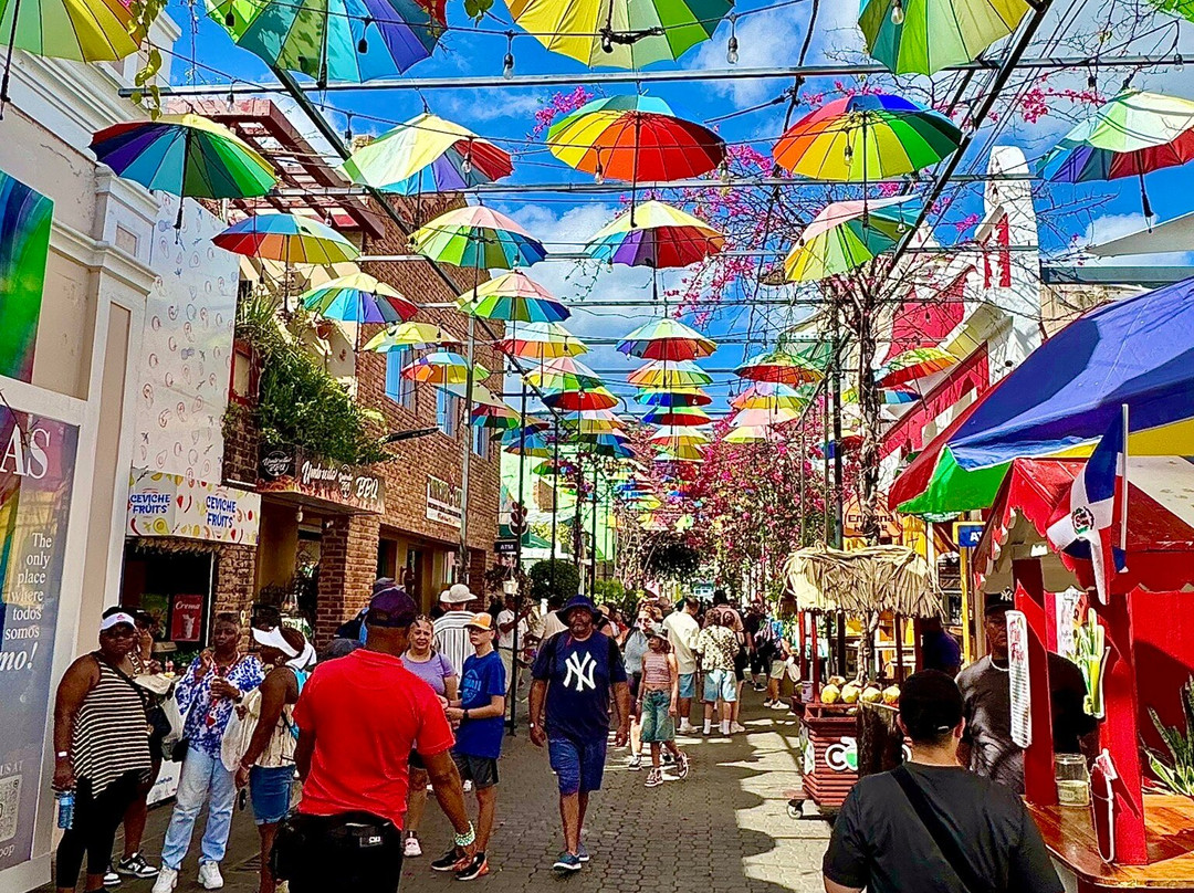 Umbrella Street-普拉塔港必去景点