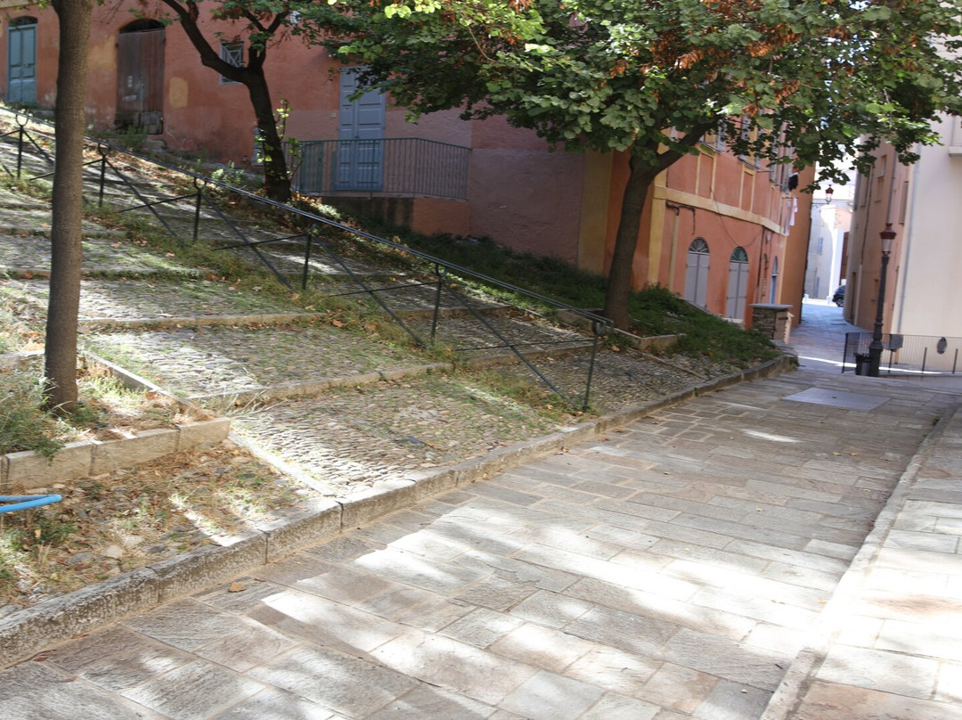 Ensemble constitue de la rampe Saint-Charles