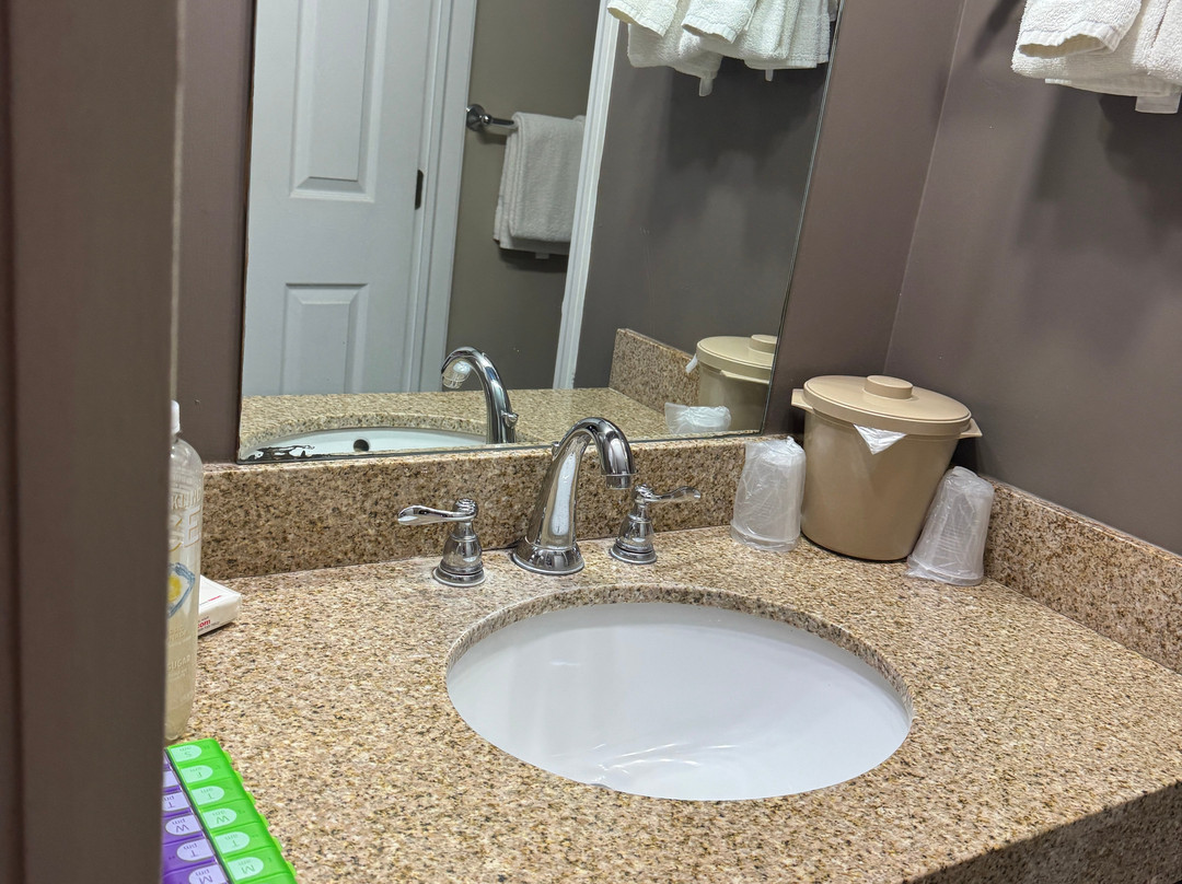 赫基默红屋顶客栈及套房主图