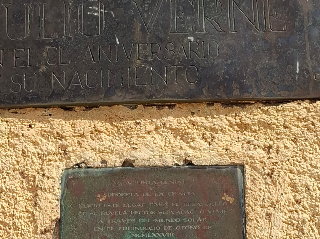 Monument a Jules Verne-法兰西斯科哈维尔必去景点