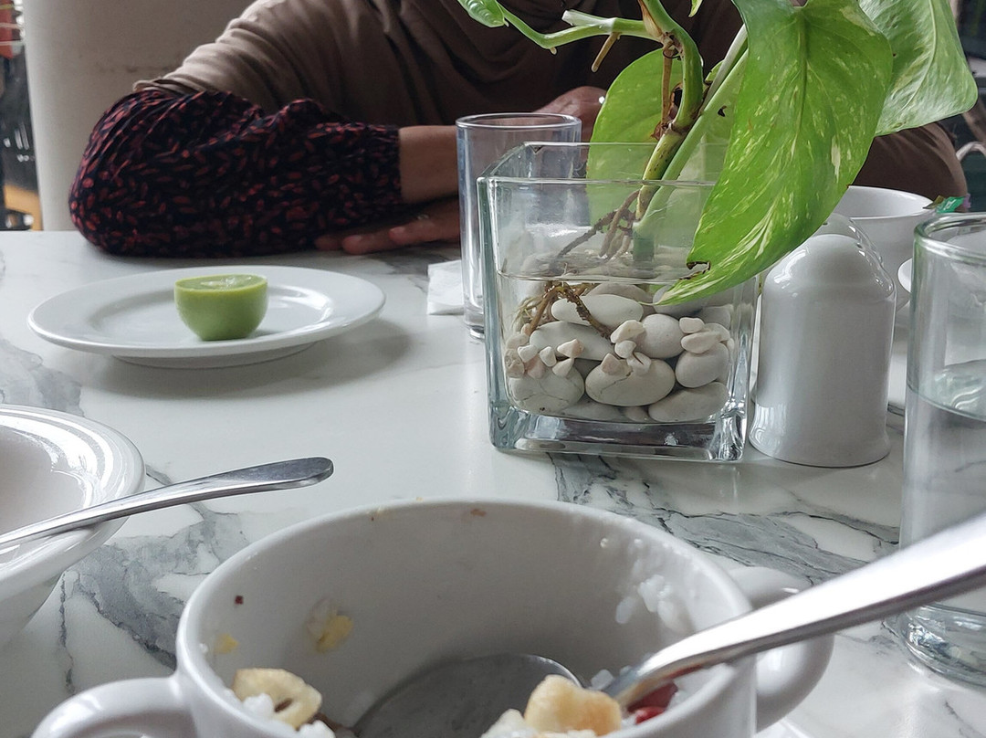 Premier Place Hotel Surabaya Airport主图