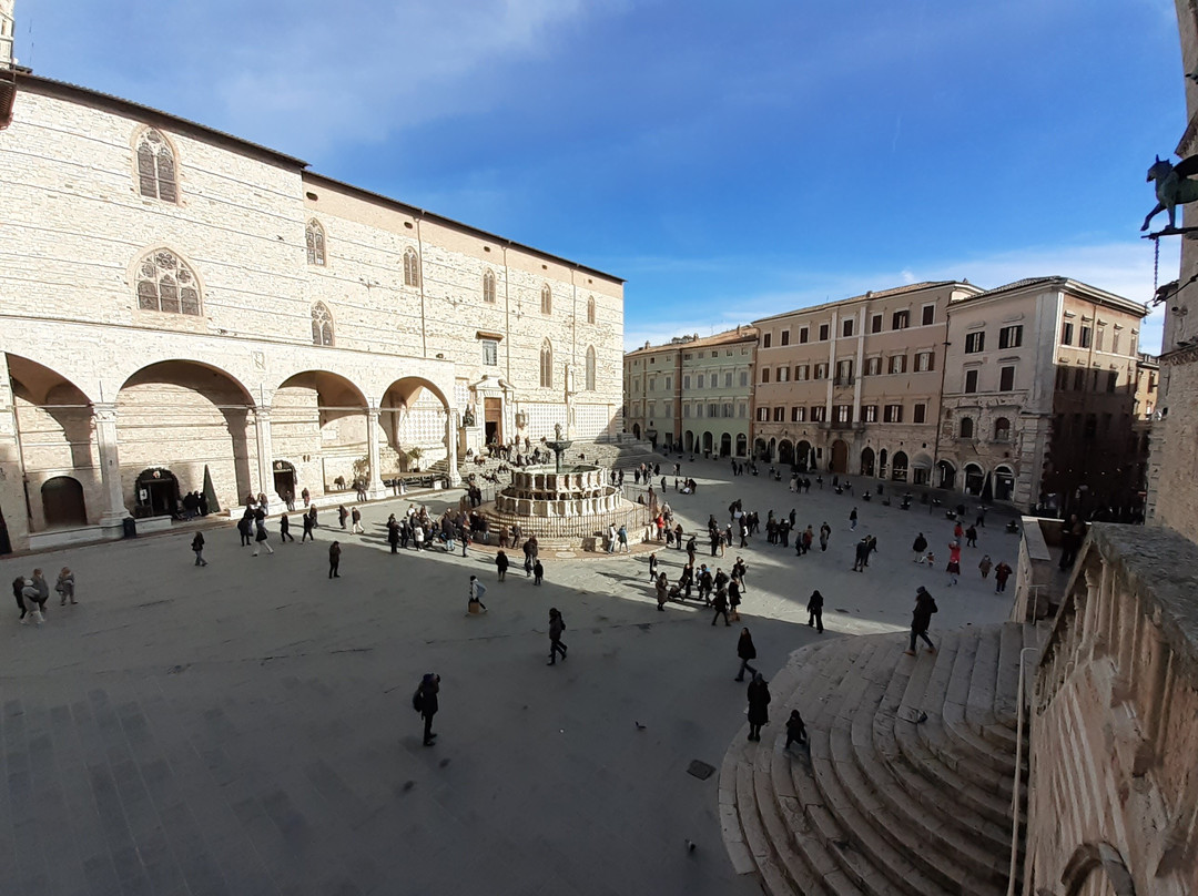 Piazza IV Novembre-佩鲁贾必去景点