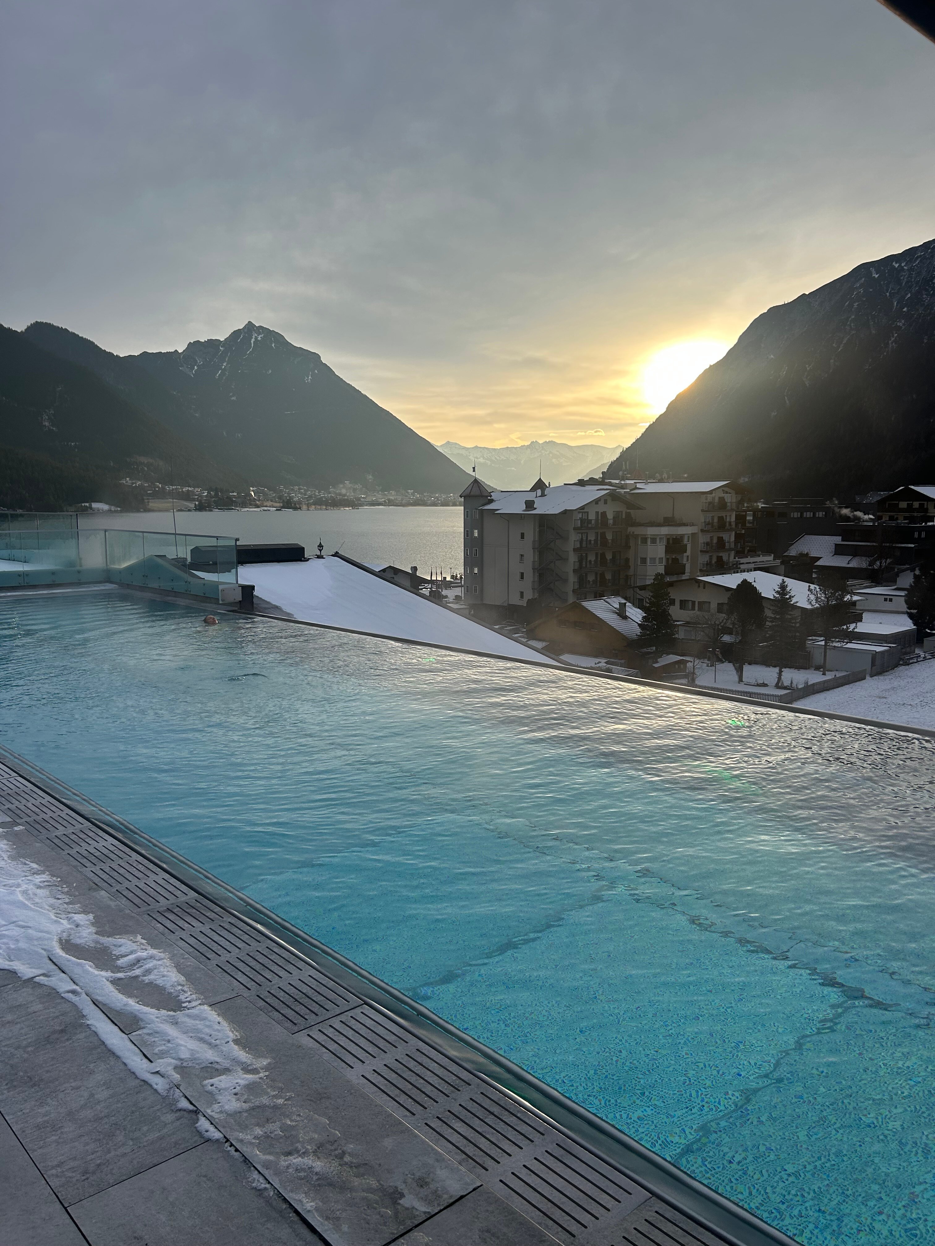 Das Karwendel - Ihr Wellness Zuhause am Achensee-泳池