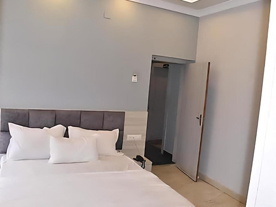 Patratu酒店住宿-Hotel The Lake Castle Near Kanke Dam, Jharkhand