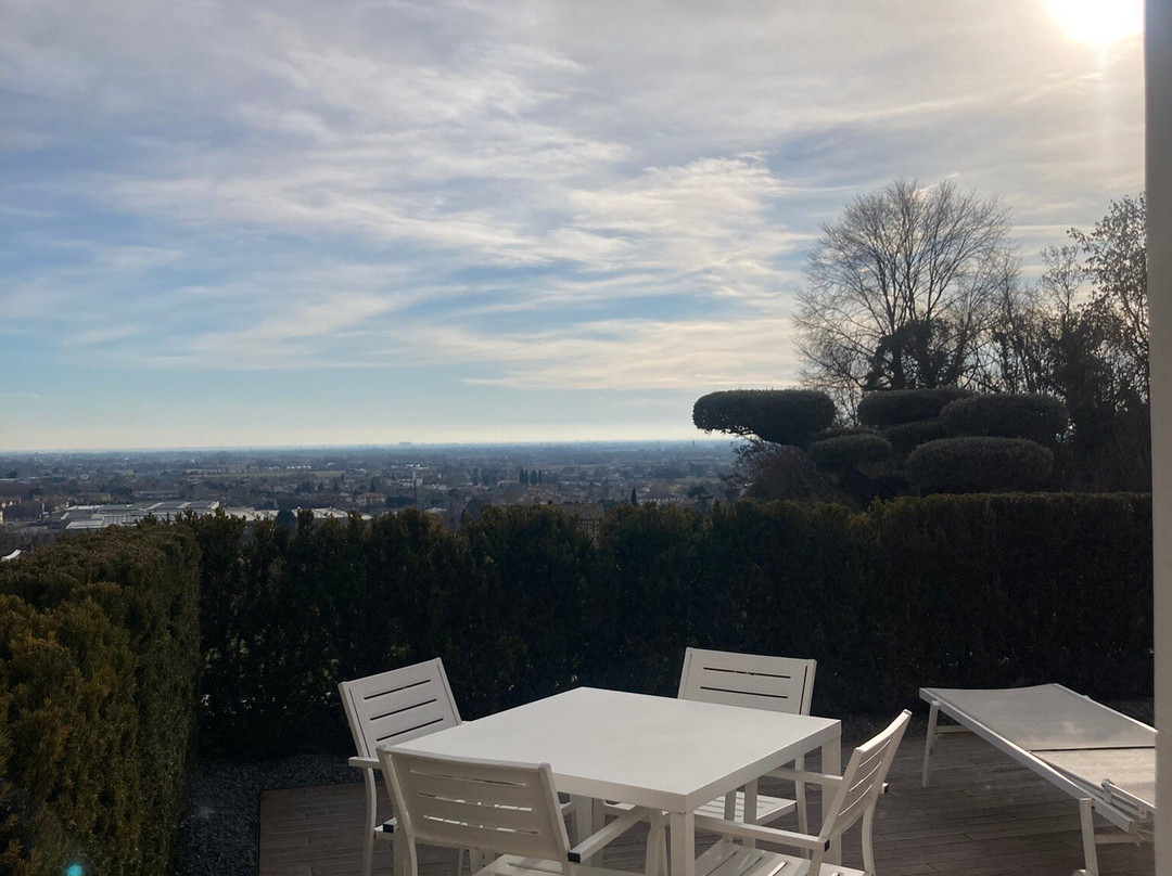 Progress Country & Wine House主图