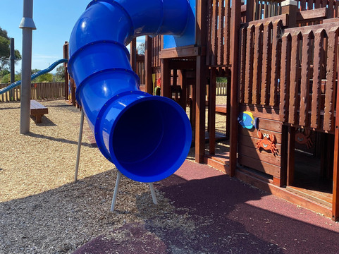 Ryes Up Community Playground-拉伊必去景点