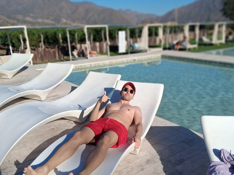 波垂利罗斯大酒店主图